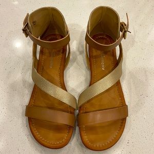 Sandals by Chinese Laundry. Like new. SZ8